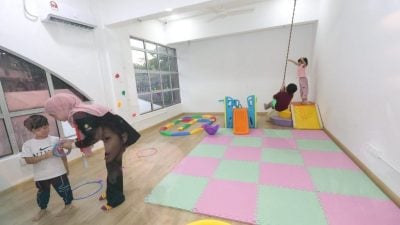 雪王储亲临开幕 自闭儿治疗中心 王气满满