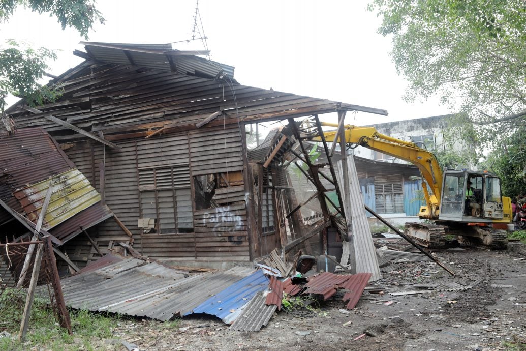 大都会/me03头/原先欲拆巴板路所有木屋 发展商最后按共识拆空屋