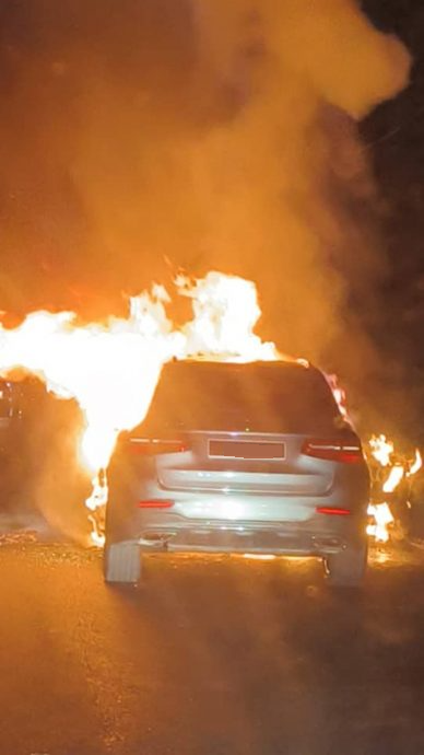 太平十八丁路迎面 2名车相撞后起火燃烧