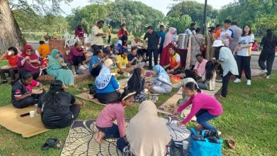 民众自发带餐点分享  太平湖百乐餐 最美风景