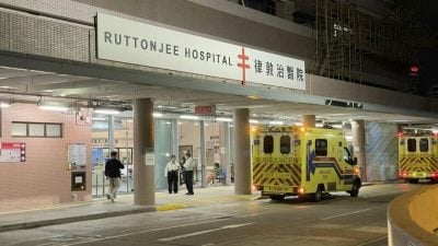 妇女晚餐失约 弟上门惊见姐被杂物压死