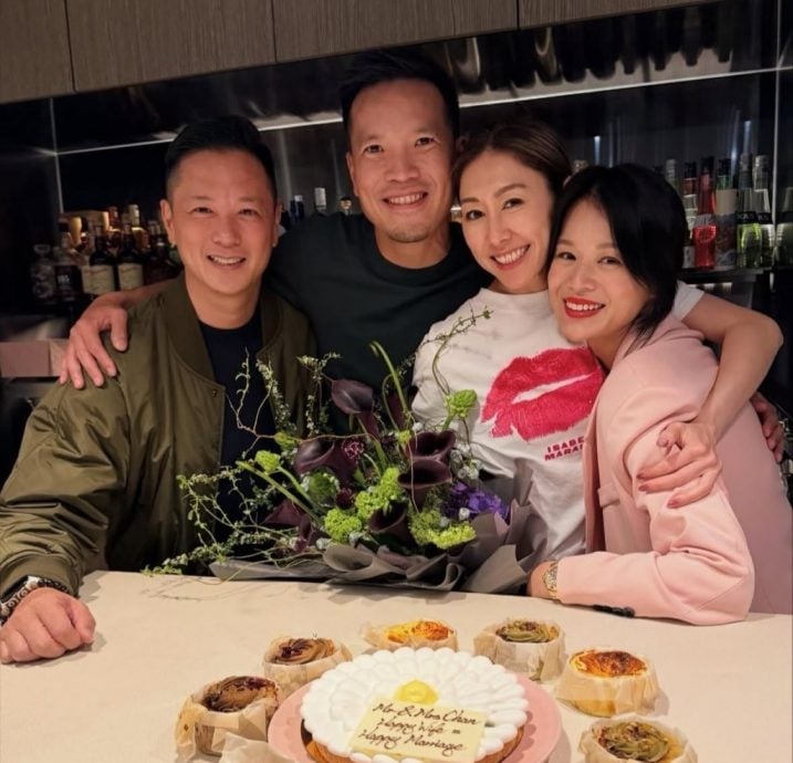 婚后首露面否认怀孕 难掩喜悦自称“陈胡定欣”