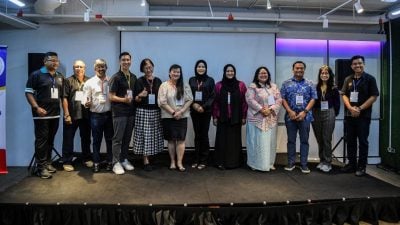 媒体理事会首次会议 12人当选理事会成员