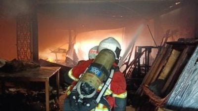 孟加兰家私厂失火  火势蔓延至隔壁铁厂