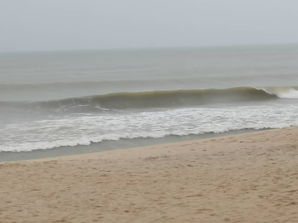季风来临加强海滩安全监督,民众受促听从劝告免乐极生悲。