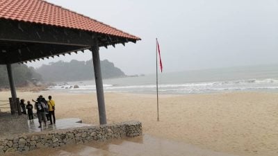 季风来临加强海滩安全监督 民众受促听从劝告免乐极生悲