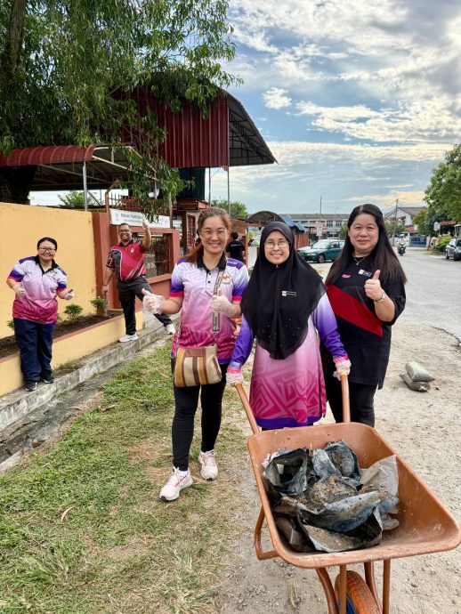 学海学记|主文|大扫除人多力量大 泛黄书签纸条引好奇