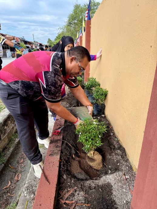 学海学记|主文|大扫除人多力量大 泛黄书签纸条引好奇