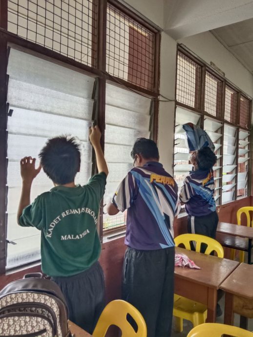 学海学记|主文|大扫除人多力量大 泛黄书签纸条引好奇