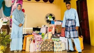 守护校园12年! 退休获赠逾2000份礼物 师生为他圆梦“迟来的婚礼”