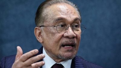 安华背痛需休养　取消今日彭亨工作访问