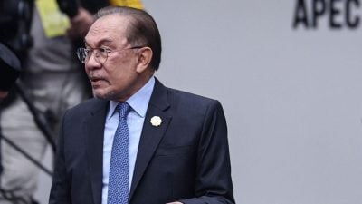 视频|安华:背痛正在好转