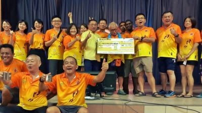 安顺捷兔会义跑 筹逾5万捐三民一校