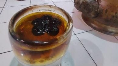 信徒误给油灯添“水晶油”  宜力天后宫关圣庙 险火患