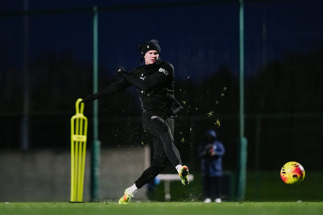 客战追击漂浮喜鹊  曼市续施压枪手