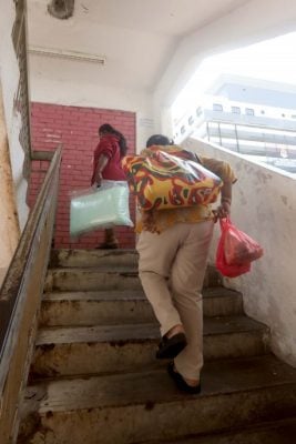 封面-大都会/跟进SRI SABAH组屋电梯失灵约两周/13图