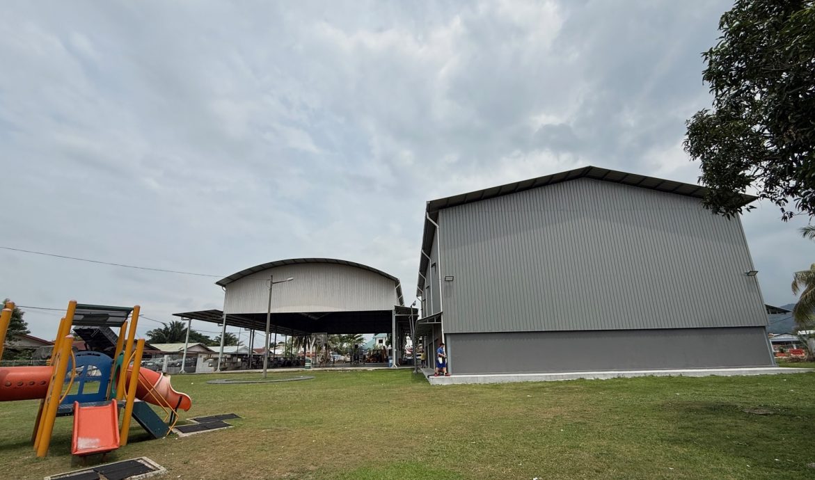 封面-大都会:雪州首个华人新村室内羽球馆落成/12图