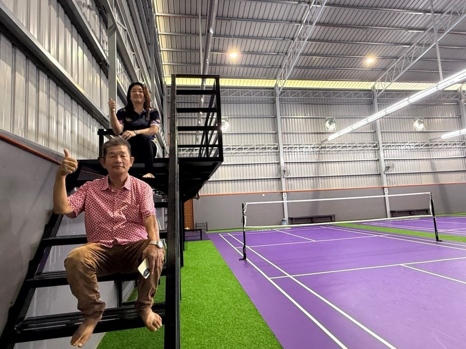 封面-大都会:雪州首个华人新村室内羽球馆落成/12图