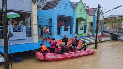 泰南大水灾 | 逾千大马人仍受困合艾   “首相救救我们”