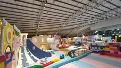 将室内游乐场当托儿所？ 员工：家长把我们当“免费保姆”！