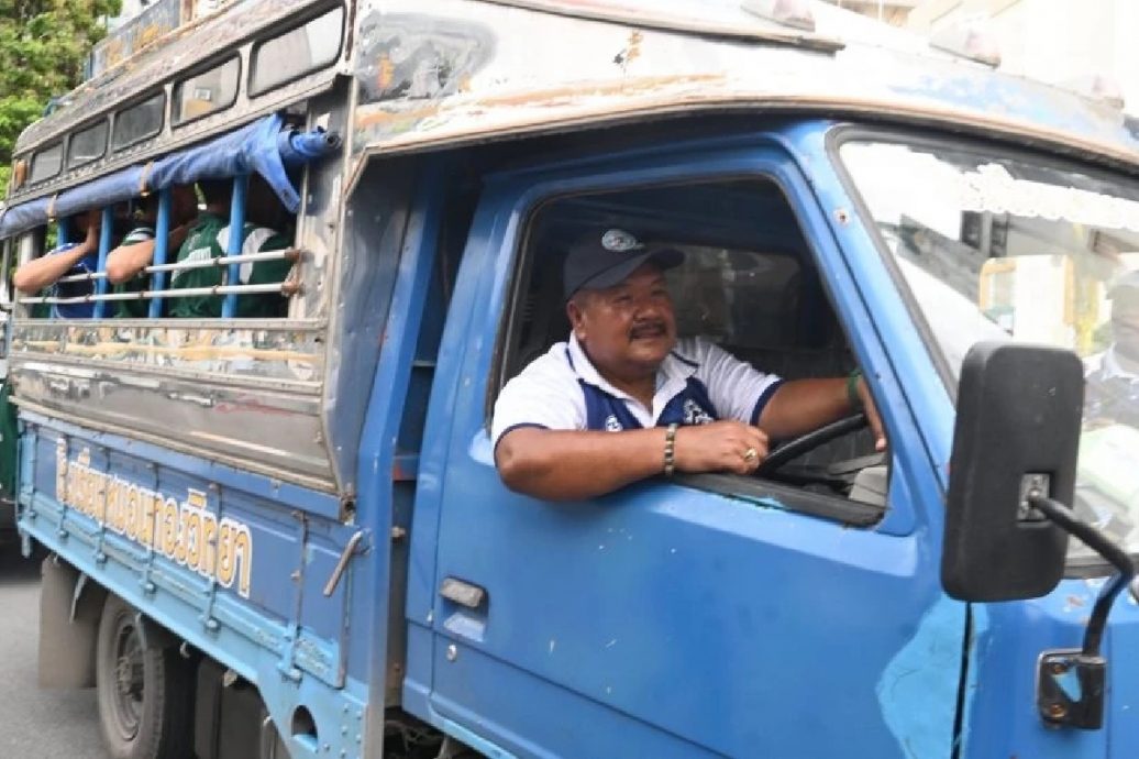 小镇球队逆袭引爆全国热潮  “梦想巴士”开进全泰国人的心