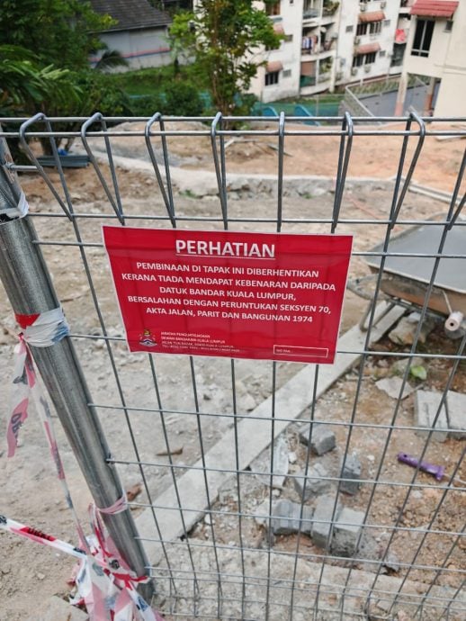 已上网//下早报//大都会/屋主擅自开发山坡、改水道、筑围篱霸占公地引发土崩 居民炮轰促DBKL严惩肇祸者   