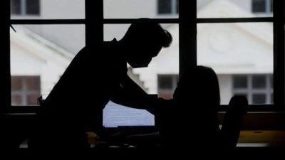 已婚男同事嘴甜还频献殷勤 人妻疑惑：暖心还是越界？