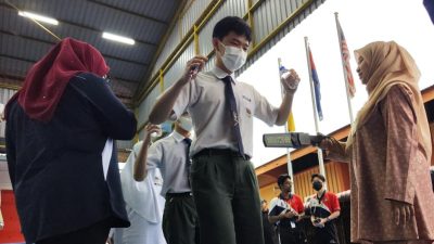 阿兹南：柔州史上首次 SPM考场全面实施金属探测器扫描