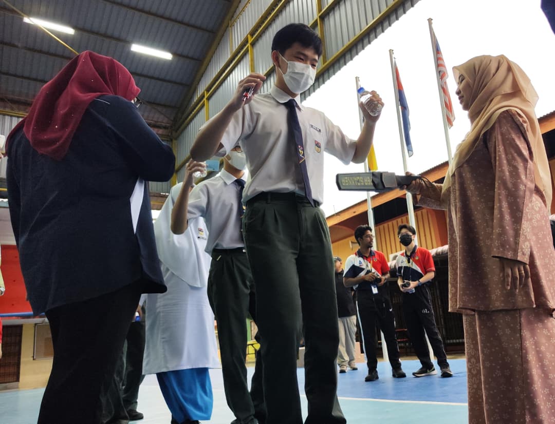 已签发 全国：阿兹南：柔州史上首次，全柔考场使用金属探测器检查考生，提升安全度