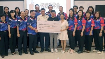 柔善士移交7万7400 昔129清寒子弟受惠