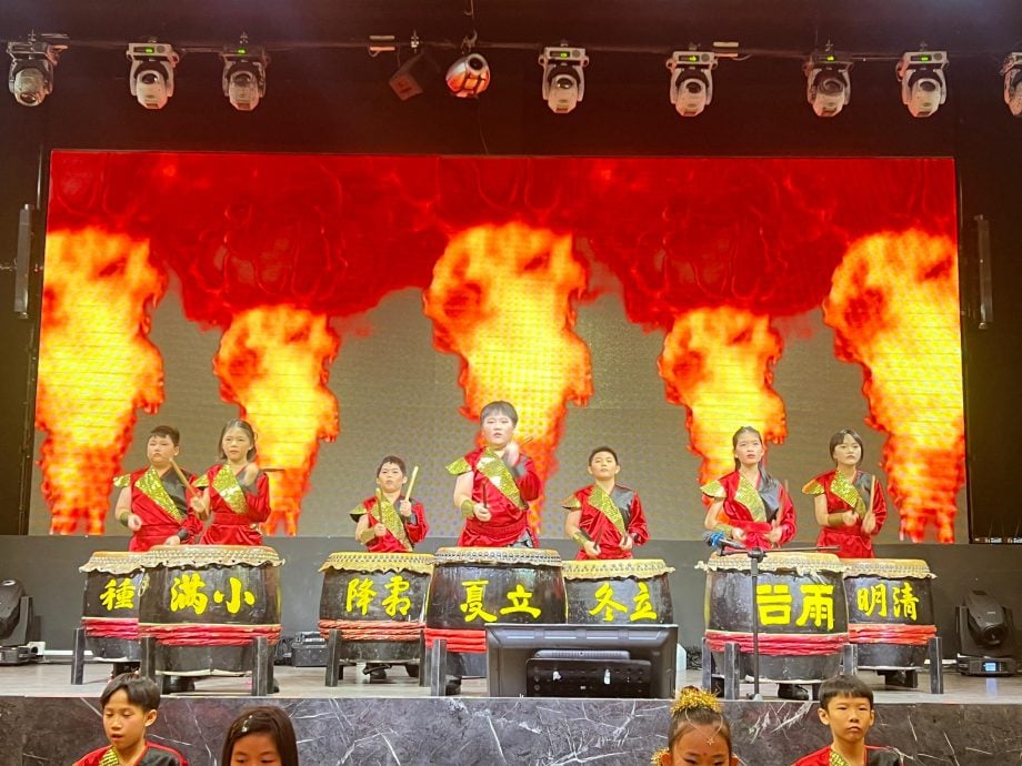 《爱我国光艺起来》筹款晚会 成功筹得44万5000