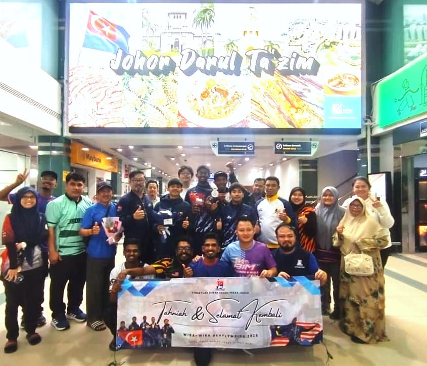 已签发 柔：听障奥赛空手道银牌得主伊拉玛兰凯旋，柔州团队机场热烈迎接