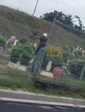 已签发 柔：吸毒男戴头盔在坟场向空气挥拳   銮警逮捕并扣留3日助查