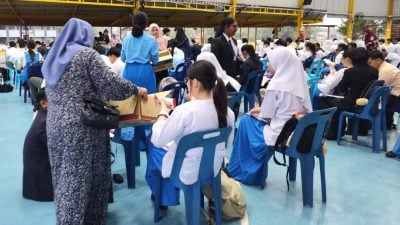 供早餐给逾4万SPM考生 柔政府也备战水灾