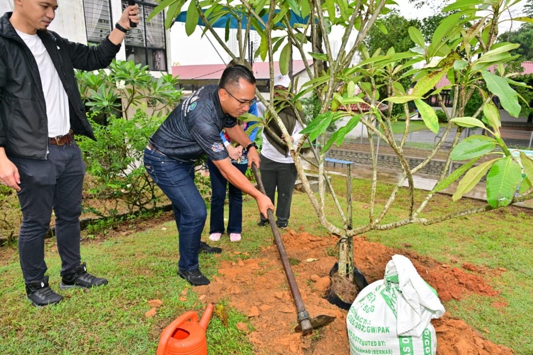 已签发 柔：封面副文： 新山23水灾热点防灾完成85%！ 新山市政厅：3大措施持续治水