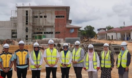 已签发 柔:封面副文:州议会文三:林添顺: 哥打丁宜政府医院进行提升工程,年尾完工