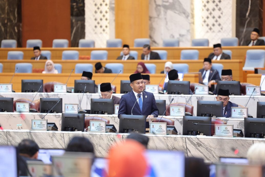 已签发 柔：封面：莫哈末法兹里：提升净水处理量应付发展，未来实现零依赖新加坡
