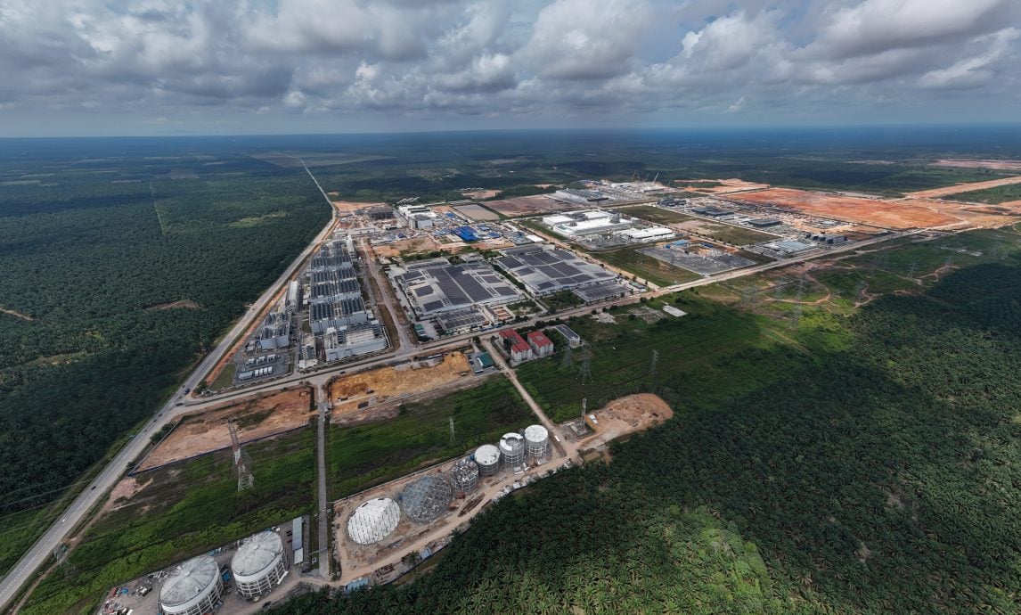 已签发 柔：封面：莫哈末法兹里：提升净水处理量应付发展，未来实现零依赖新加坡