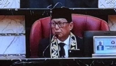 柔州议会|  便携麦克风“顶替”开会  音响故障 柔议长怒斥技术组