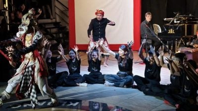 月光下草坪旁  音桥璀璨闭幕