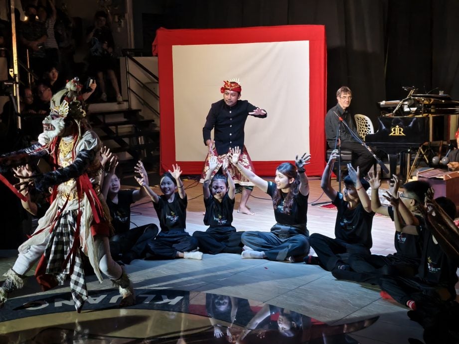 已签发 柔：新闻：月光下草坪旁  音桥璀璨闭幕