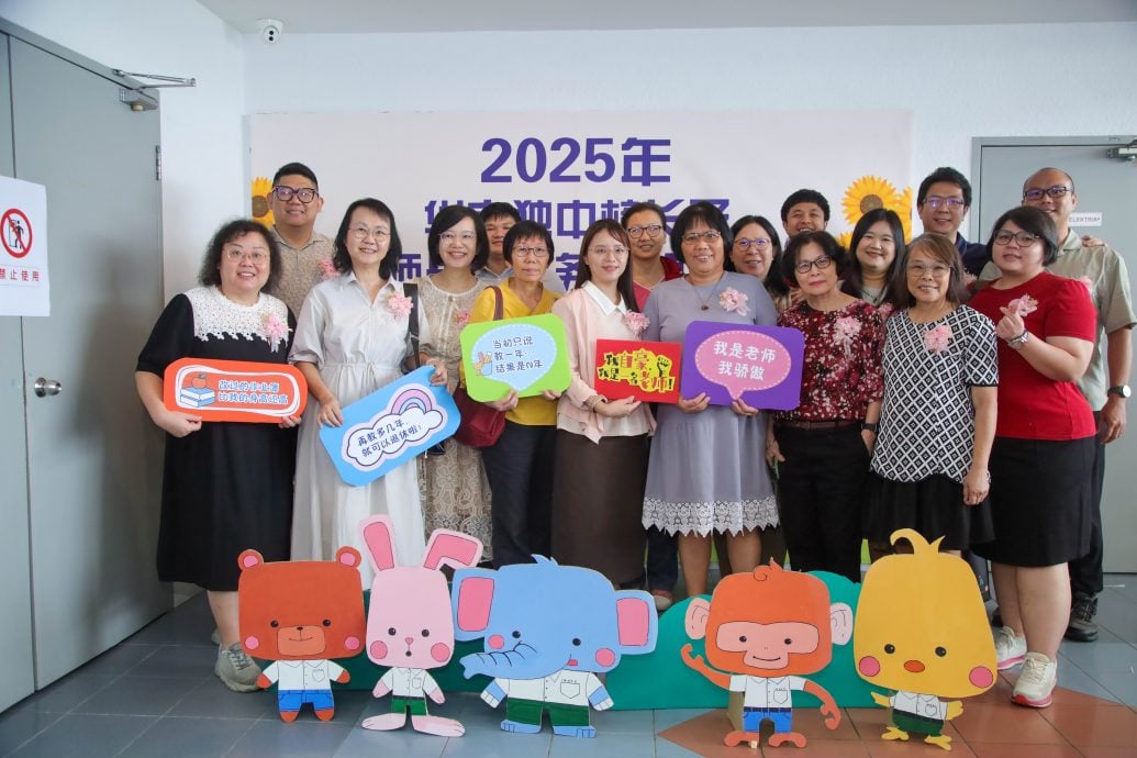 已签发 柔：校园版头：华文独中教师 友族教师长期服务奖 宽中校本部39教师获奖