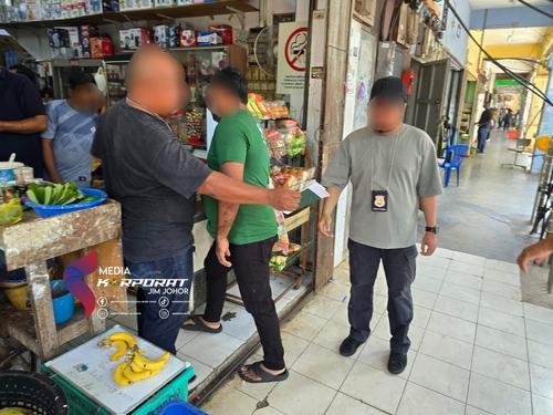 已签发 柔：版二头：州议会：本地妻执照外籍丈夫经营属合法？ 嘉福尼：正研究执法准则