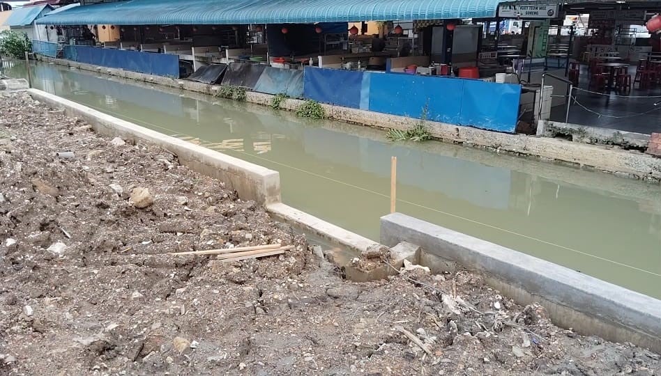 已签发 柔：版头之一：文打烟小贩中心旁停车区 修复工程竣工期展演 明年中旬竣工