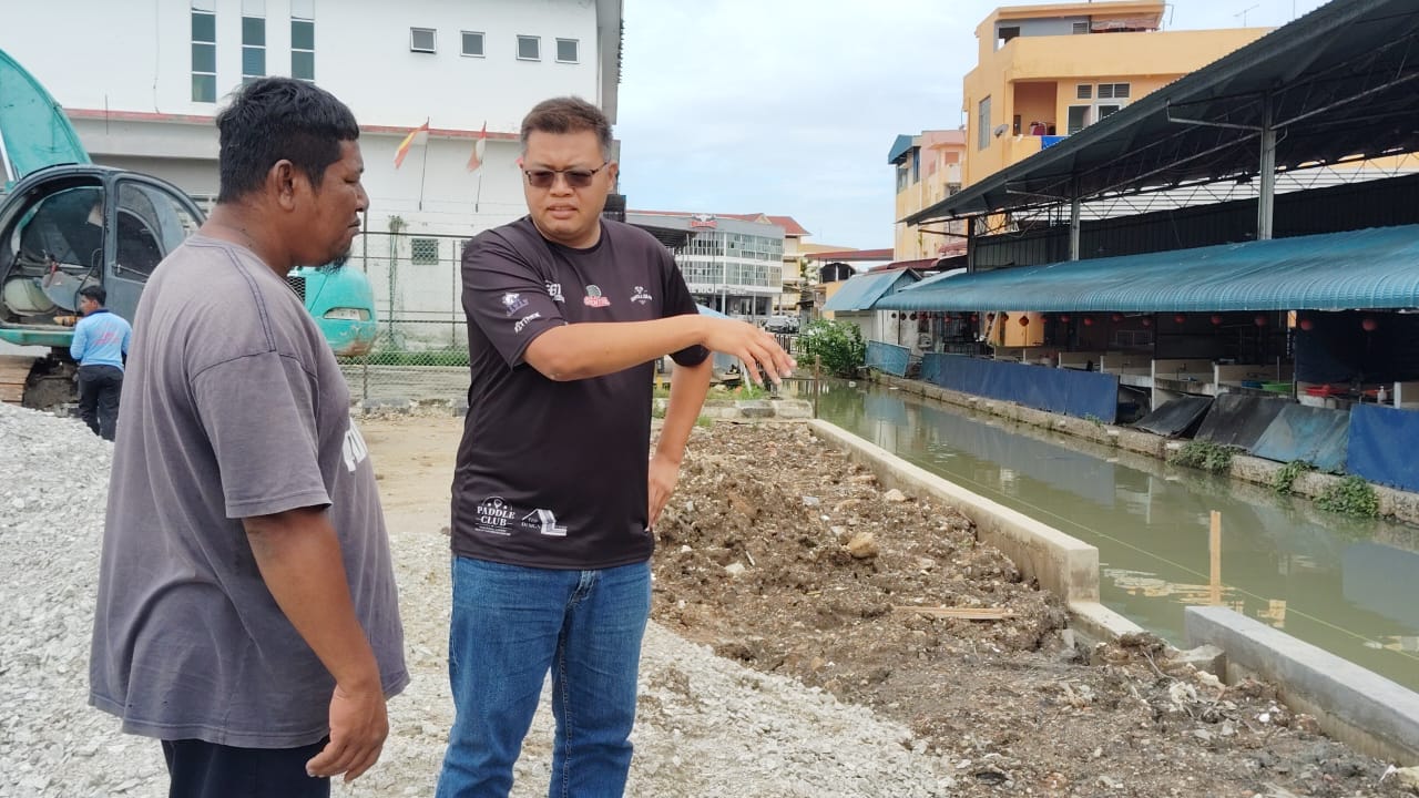 已签发 柔：版头之一：文打烟小贩中心旁停车区 修复工程竣工期展演 明年中旬竣工