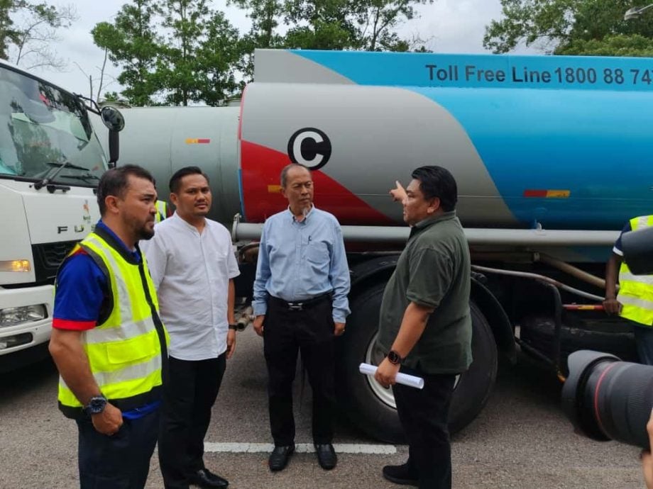 已签发 柔：第三版头：柔佛河污染致柔南区制水 | 29万户120万人口受影响 州政府：柔佛河拟宪报为主要水源保护区