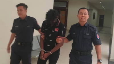 被控猥亵表外甥不认罪   前胶工1.5万保外候审