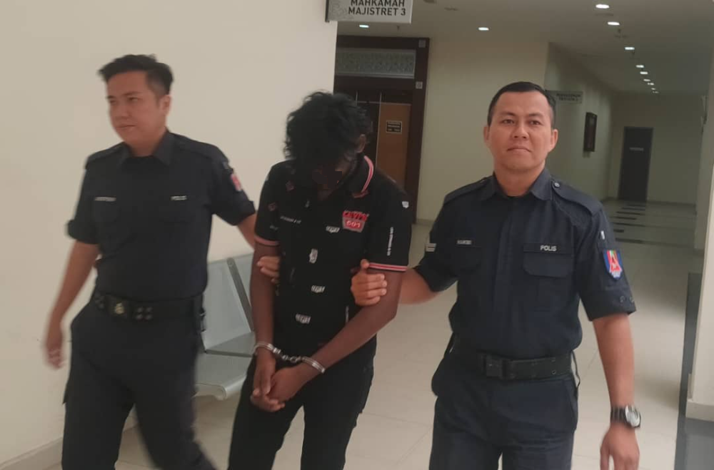 已签发 柔;猥亵表外甥被控不认罪 前胶工1万5保外候审