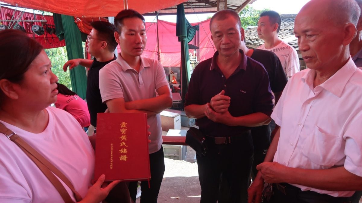 **已签发**柔︰封面:特稿〡下南洋供奉百余年 符袋回原乡安溪族亲争睹