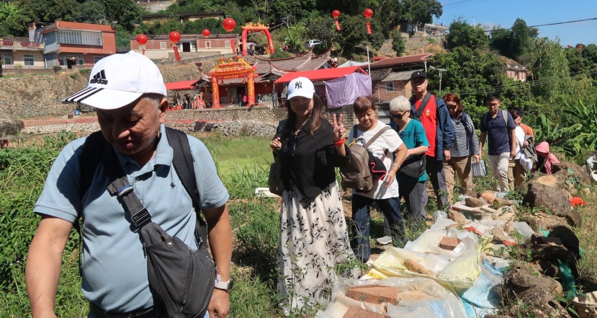 **已签发**柔︰封面:特稿〡下南洋供奉百余年 符袋回原乡安溪族亲争睹